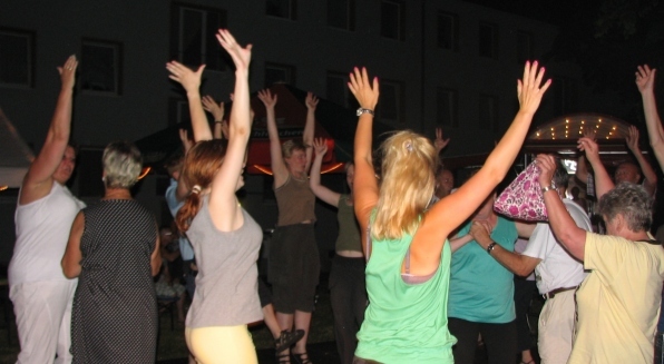Hunderte Genossenschaftsmitglieder feierten ausgelassen beim diesjährigen Wiesenfest.