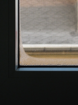 Kondensatbildung an der Fensterscheibe